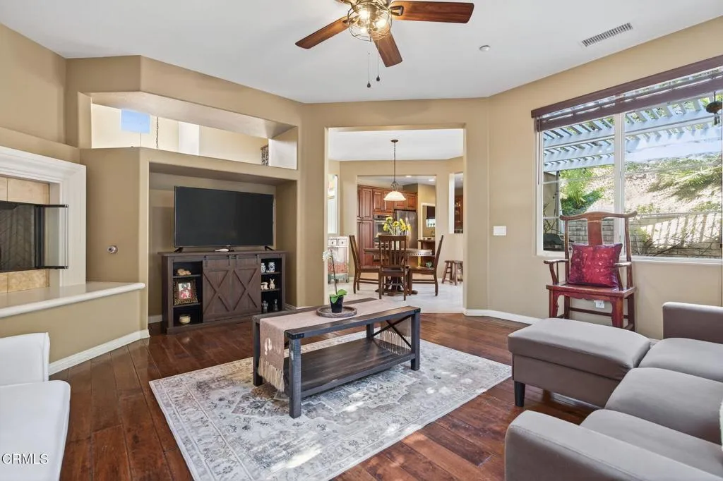 Ventura, California 93003, United States, 4 Bedrooms Bedrooms, ,3 BathroomsBathrooms,Residential,Pending,205152