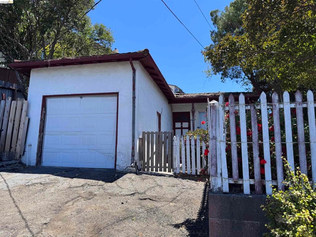 Undisclosed Address #41140854, Castro Valley CA 94578