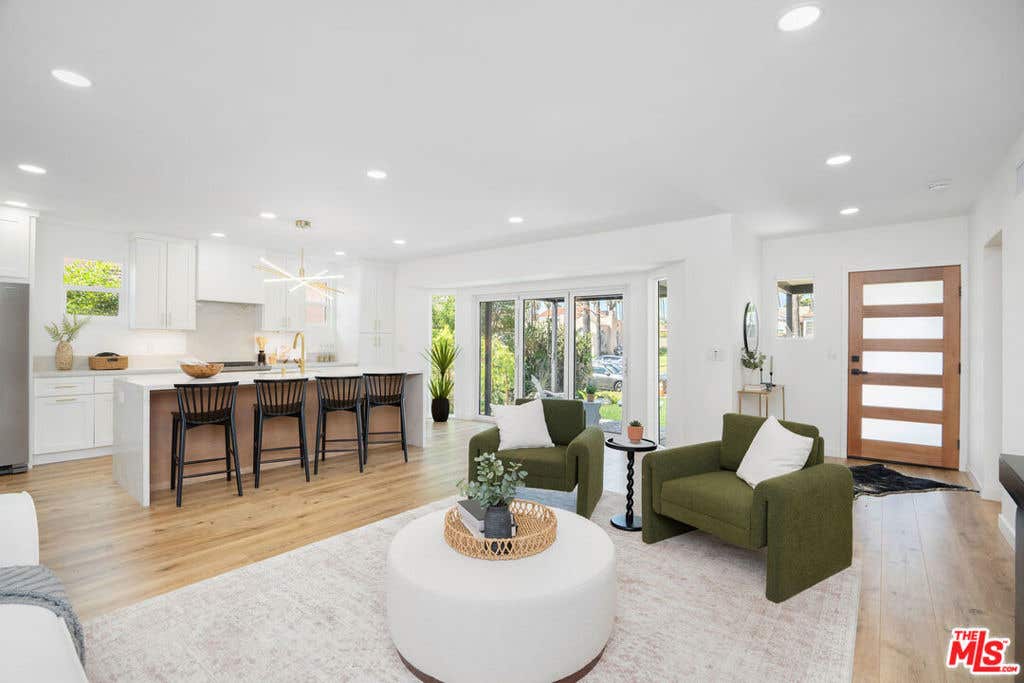 Photo of 5418 S Rimpau Boulevard, Los Angeles, CA 90043 (MLS # 26840063)
