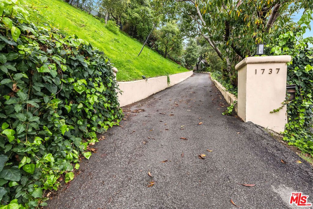 Photo of 1737 N Beverly Drive, Beverly Hills, CA 90210 (MLS # 26637859)