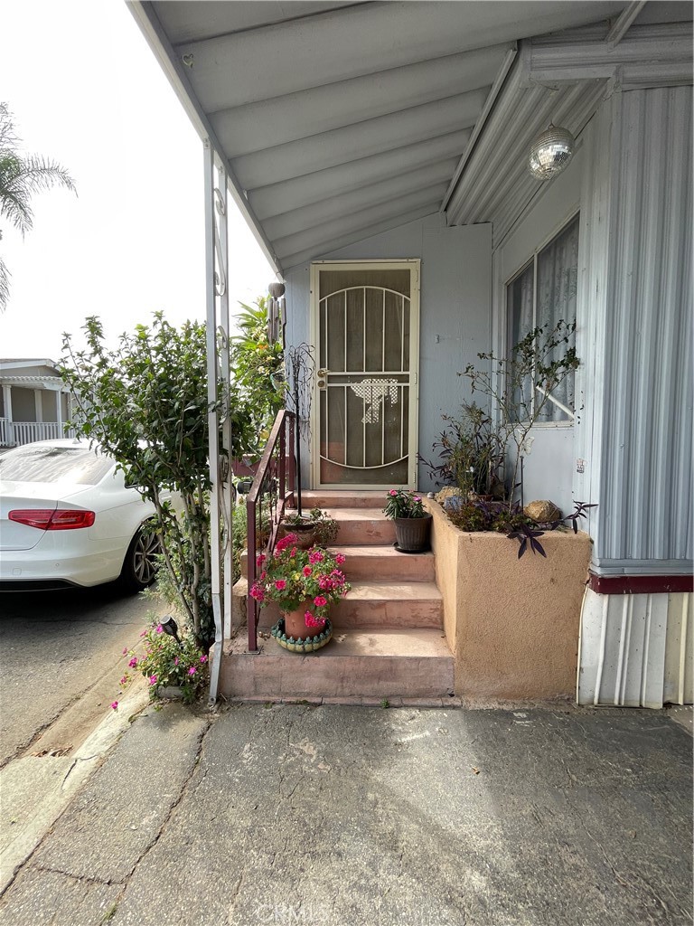 10001 Frontage Road 73