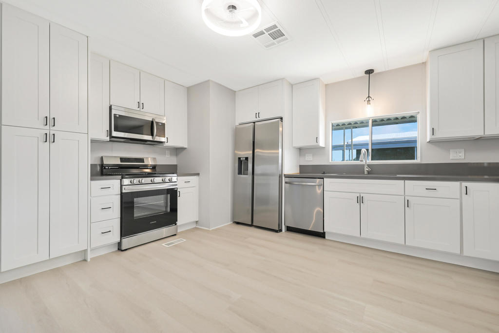 Royal Palms - Manufactured In Park