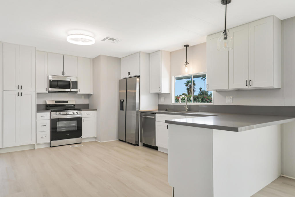 Royal Palms - Manufactured In Park