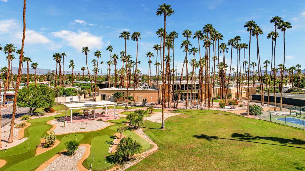 Royal Palms - Manufactured In Park