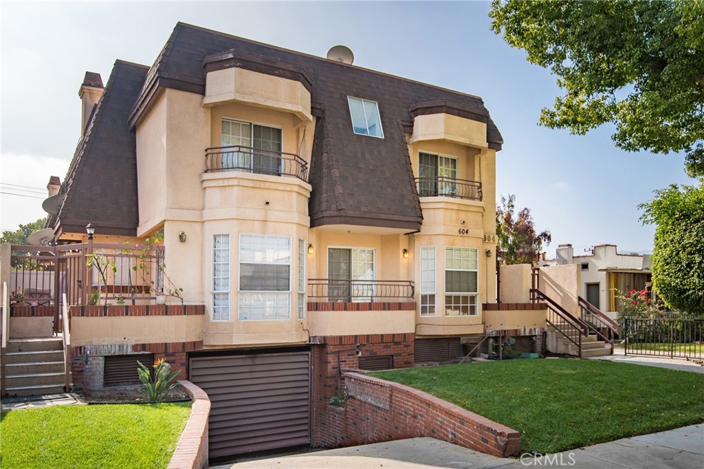 Luxury Townhouse * 3 Bedrooms/ 2.5 Bathrooms * 1,613sqft * 2 Car Attached Garage * Laundry Hookups Inside * Central A/C * Recessed Lighting * Laminate Floors * New Paint * Open Kitchen With New Counter-tops * Private Large Patio * Large Master Bedroom With Walk In Closet * Close To The Americana * $250/m HOA
