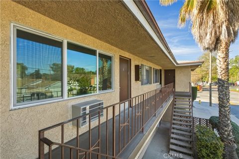 Photo of 22862 15th Street, Newhall, CA 91321 (MLS # SR26058726)