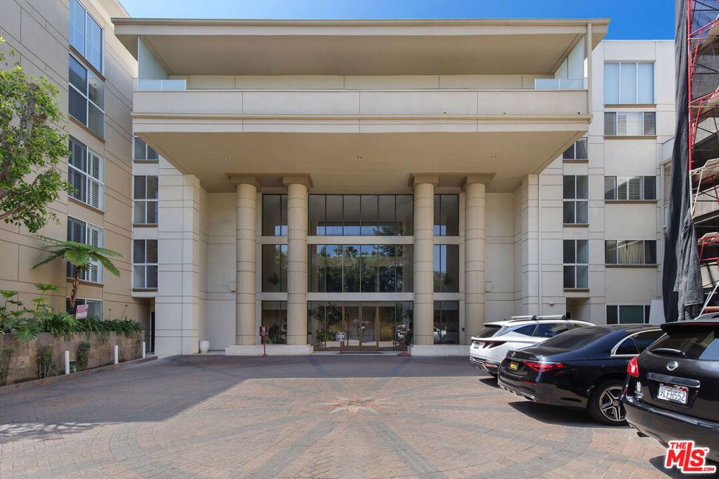 Photo of 4949 Genesta Avenue #212A, Encino, CA 91316 (MLS # 25531551)