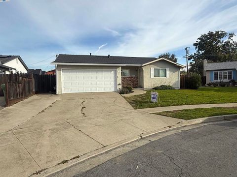 Photo of 4728 Boles Ct Ct, Fremont, CA 94538 (MLS # 41119323)
