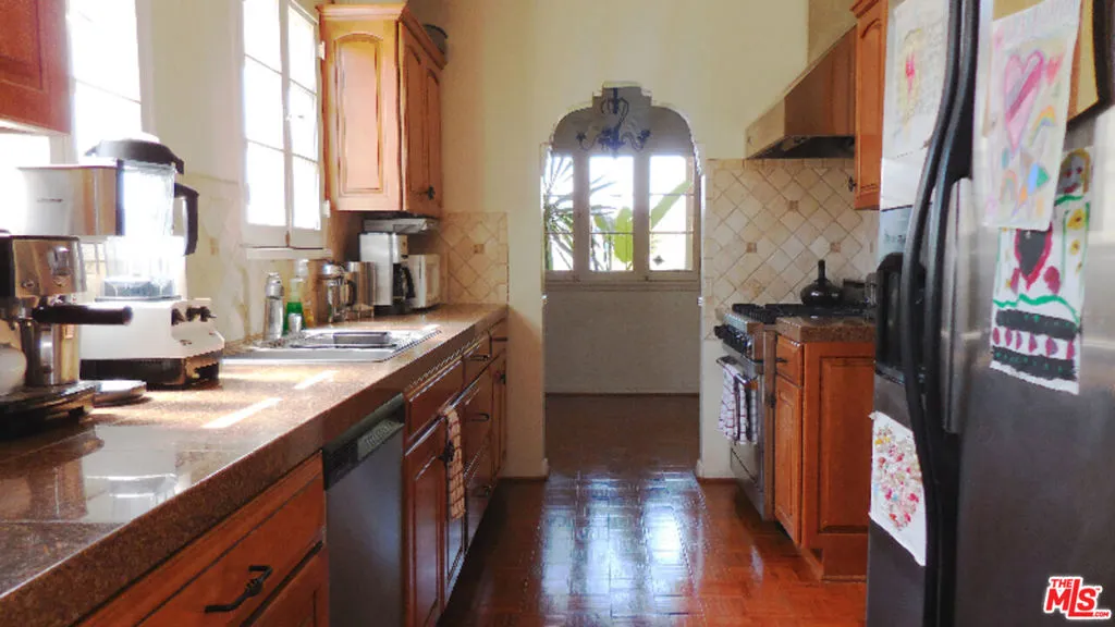 Los Angeles, California 90035, United States, 3 Bedrooms Bedrooms, ,2 BathroomsBathrooms,Residential,Active,199621