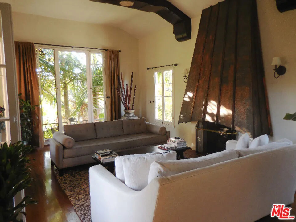 Los Angeles, California 90035, United States, 3 Bedrooms Bedrooms, ,2 BathroomsBathrooms,Residential,Active,199621