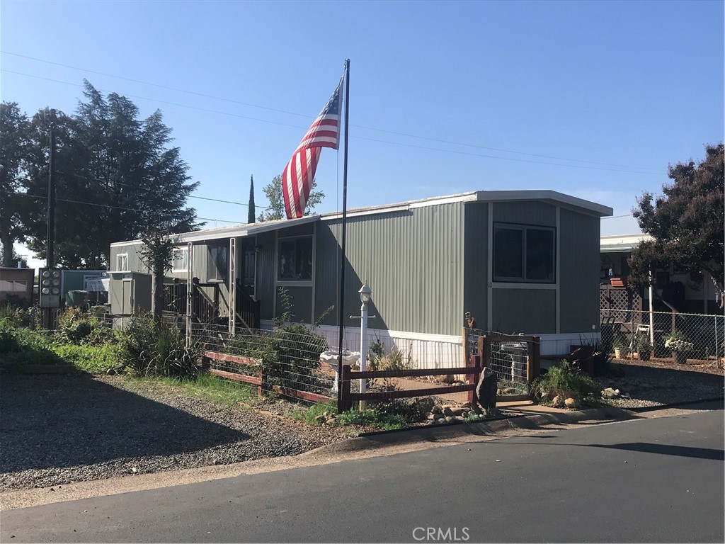 YOU REALLY NEED TO SEE THIS BEAUTY!! THERE ARE A LOT OF RECENT UPDATES! VERY HARD TO FIND 3 BEDROOMS!!! YARD HAS A FULLED FENCED AREA FOR FUR BABIES! THE FLOORS ARE ALL WOOD LOOK LAMINATE FOR EASY MAINTENACE. THE KITCHEN COMES WITH A STAINLESS NATURAL GAS STOVE AND REFRIGERATOR. THE MATCHING WASHER AND DRYER COME WITH THE HOME. EASY CARE LANDSCAPING. THIS HOME COMES WITH CENTRAL HEAT AND 3 SEPERATE MINI-SPLIT AIR CONDITIONERS WITH REMOTES (WISH YOU HAD THEM THIS SUMMER). LOCATED IN A NICE 55+ PARK THAT IS CLOSE TO ALL TOWN AMENITIES, NOT TO MENTION LAKE OROVILLE, CASINO'S, OROVILLE HOSPITAL AND GROCERY STORES. FEELS LIKE YOU ARE IN THE COUNTRY, BUT CLOSE IN.