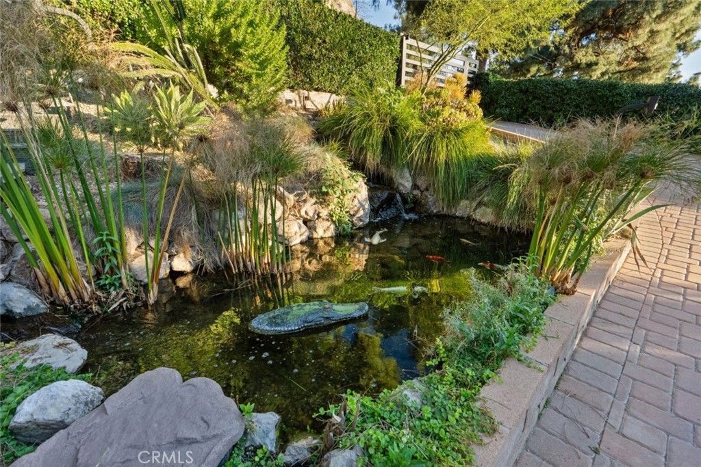 Photo of 5481 Ocean View Boulevard, La Canada Flintridge, CA 91011 (MLS # GD25278765)