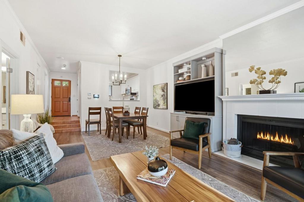 Properties 3 894 Oak Leaf Way