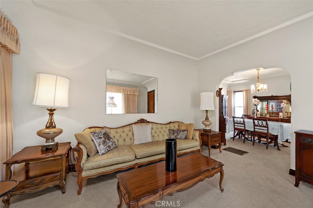 1847 W 68th