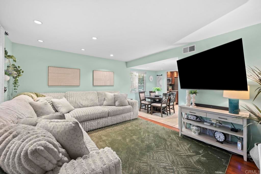 1248 Denver Lane E