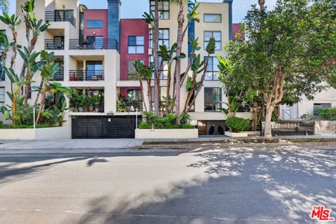 Photo of 12000 Goshen Avenue #103, Los Angeles, CA 90049 (MLS # 26103201)