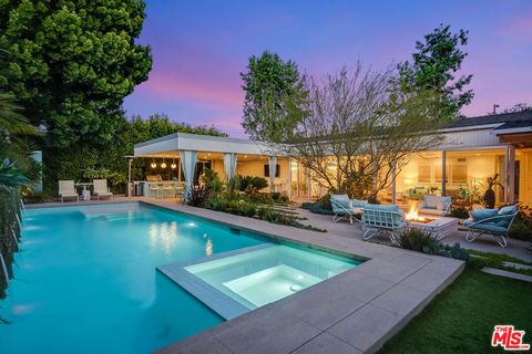 Photo of 13855 Cumpston Street, Sherman Oaks, CA 91401 (MLS # 26827757)