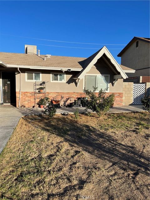 Photo of 313 Broadway Ave, Barstow, CA 92311 (MLS # HD26023459)