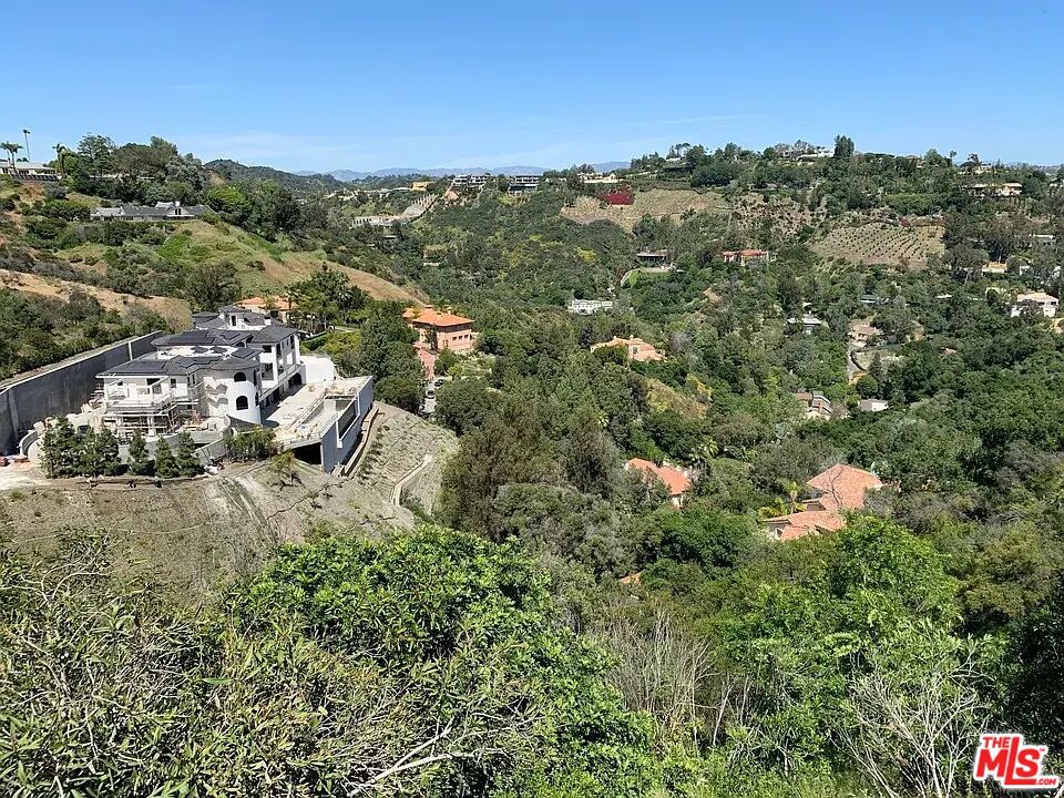 1016 Stradella Road