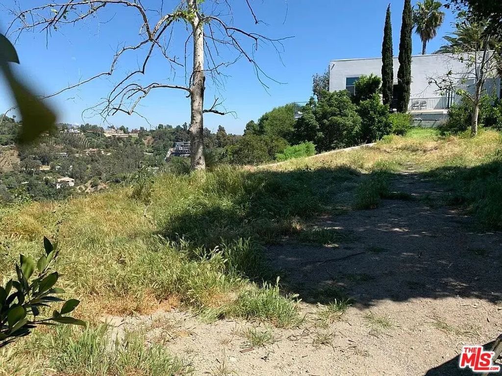 Photo of 1016 Stradella Road, Los Angeles, CA 90077 (MLS # 25569689)
