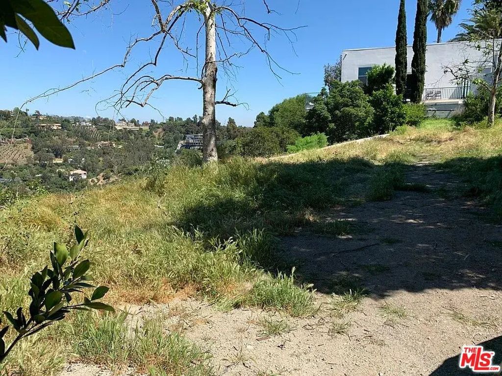 Photo of 1016 Stradella Road, Los Angeles, CA 90077 (MLS # 25569689)