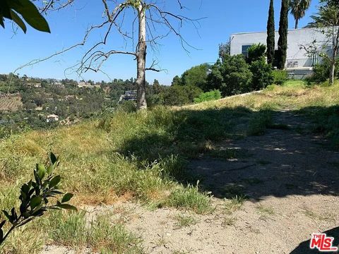 Photo of 1016 Stradella Road, Los Angeles, CA 90077 (MLS # 25569689)