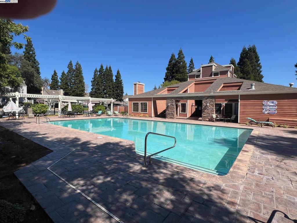 CRESTVIEW - Residential