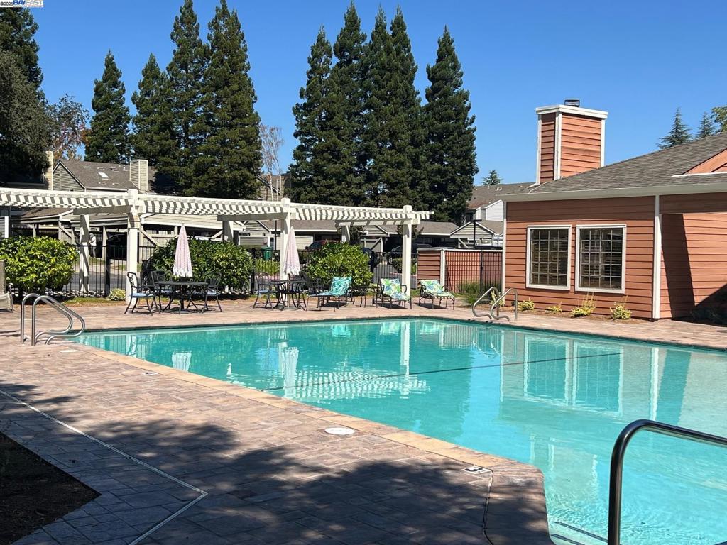 CRESTVIEW - Residential