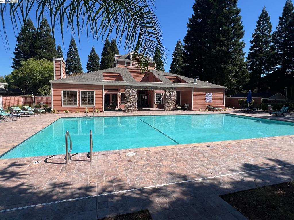CRESTVIEW - Residential