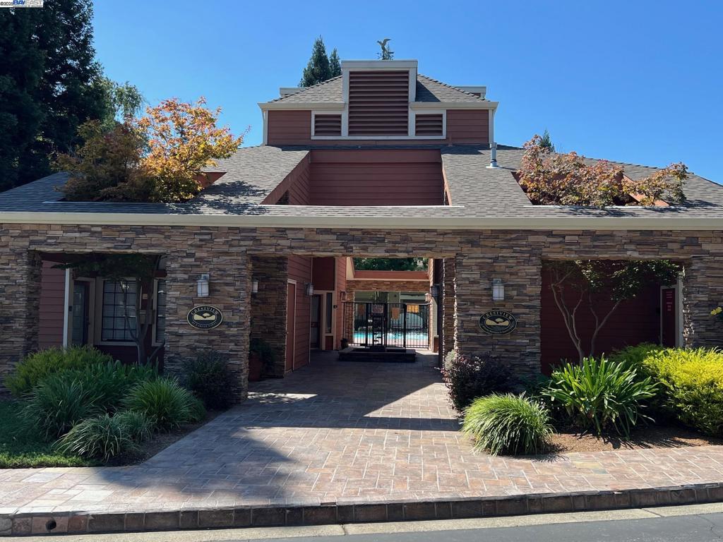 CRESTVIEW - Residential
