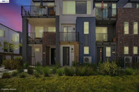 Photo of 2811 Cathwood Ln Ln, Alameda, CA 94501 (MLS # 41129195)