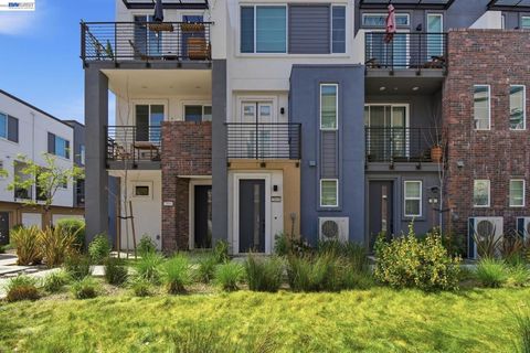 Photo of 2811 Cathwood Ln Ln, Alameda, CA 94501 (MLS # 41129195)