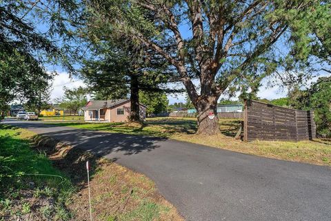 3710 Bodega Avenue Petaluma CA 94952