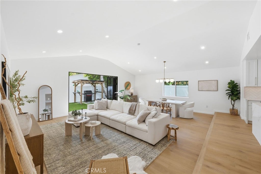 Photo of 17420 Collins ST, Encino, CA 91316 (MLS # SR26152876)