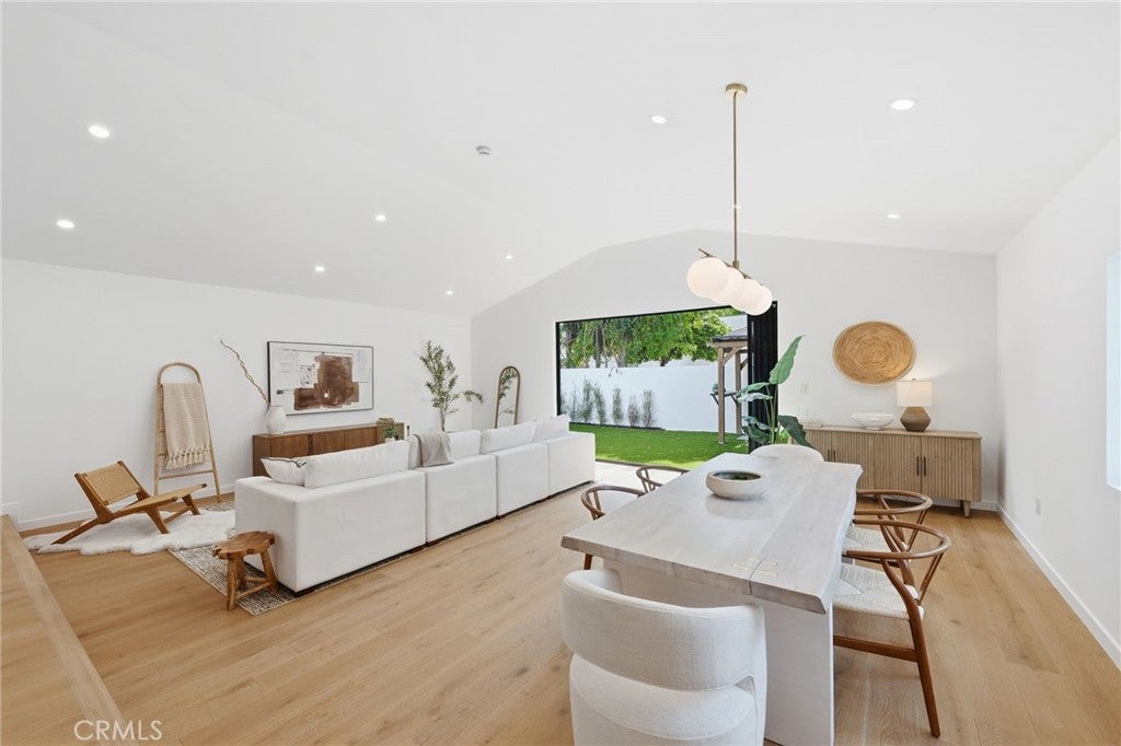17420 Collins
