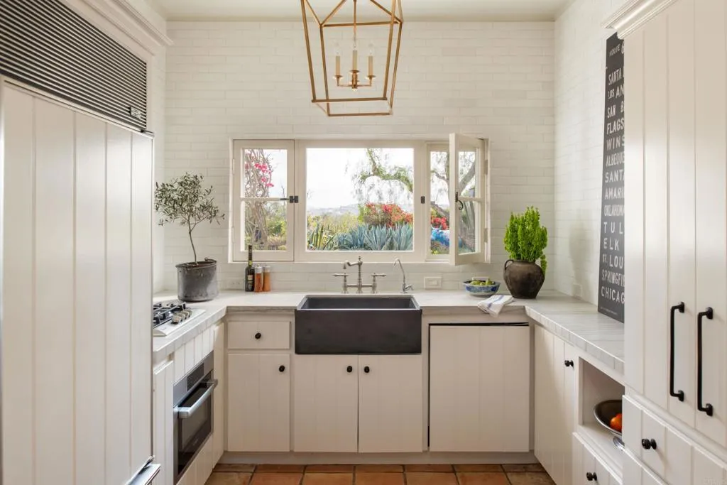 Rancho Santa Fe, California 92067, United States, 6 Bedrooms Bedrooms, ,8 BathroomsBathrooms,Residential,Active,157053