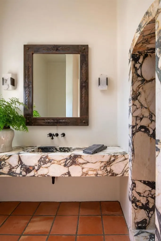 Rancho Santa Fe, California 92067, United States, 6 Bedrooms Bedrooms, ,8 BathroomsBathrooms,Residential,Active,157053