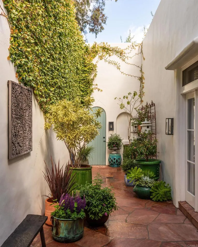 Rancho Santa Fe, California 92067, United States, 6 Bedrooms Bedrooms, ,8 BathroomsBathrooms,Residential,Active,157053