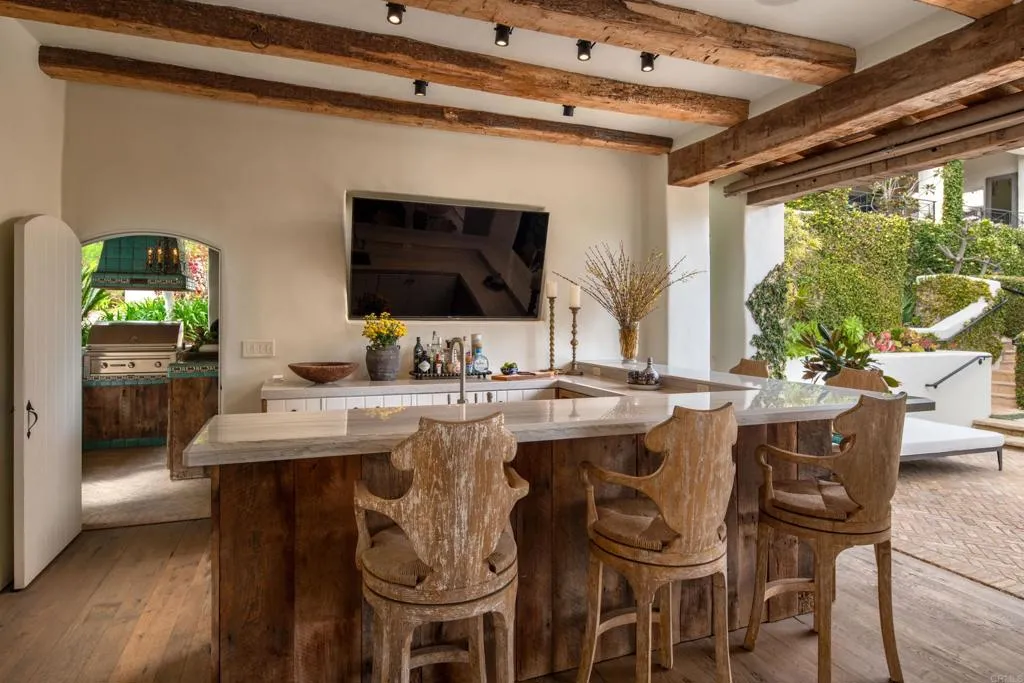 Rancho Santa Fe, California 92067, United States, 6 Bedrooms Bedrooms, ,8 BathroomsBathrooms,Residential,Active,157053