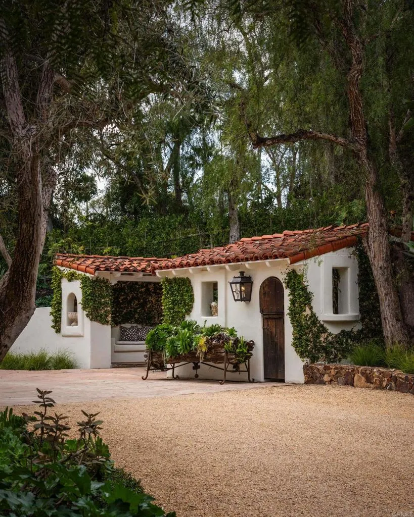 Rancho Santa Fe, California 92067, United States, 6 Bedrooms Bedrooms, ,8 BathroomsBathrooms,Residential,Active,157053