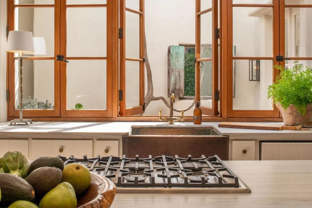 Rancho Santa Fe, California 92067, United States, 6 Bedrooms Bedrooms, ,8 BathroomsBathrooms,Residential,Active,157053