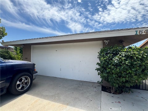 Photo of 16435 Upland Avenue, Fontana, CA 92335 (MLS # IG26191030)
