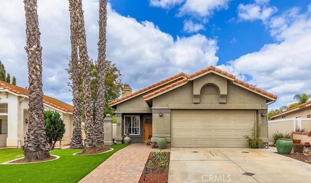 Photo of 40034 Notting Hill Rd, Murrieta, CA 92563 (MLS # SW26080518)