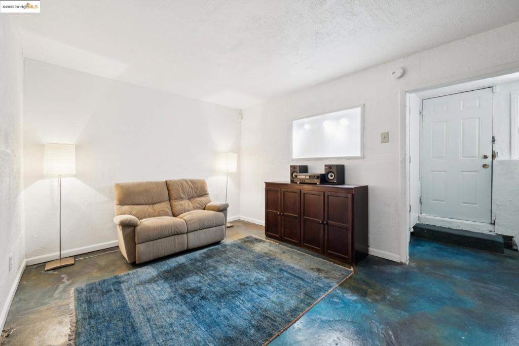 OAKLAND ZOO - Residential