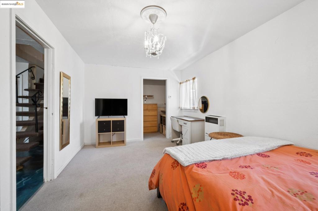 OAKLAND ZOO - Residential