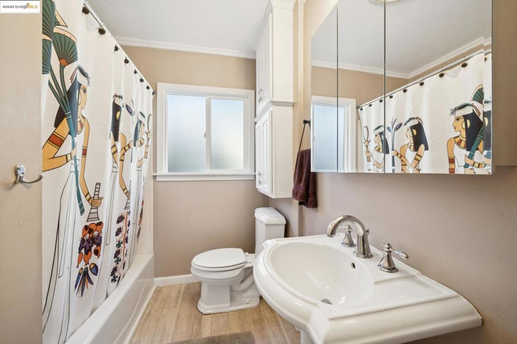 OAKLAND ZOO - Residential