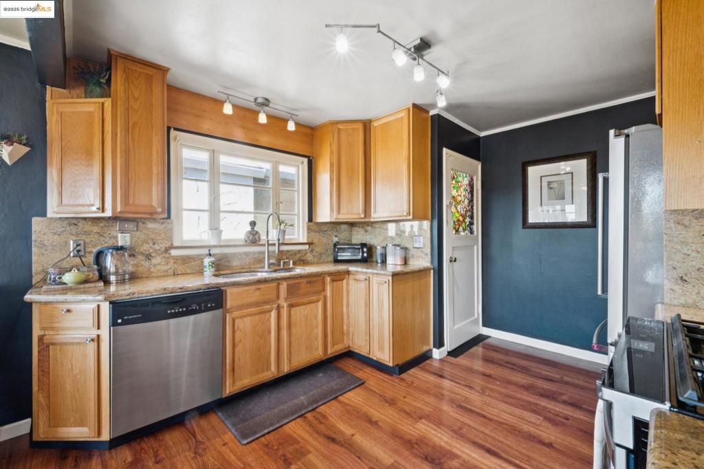 OAKLAND ZOO - Residential