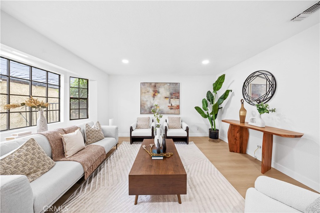 409 W Mountain View 6