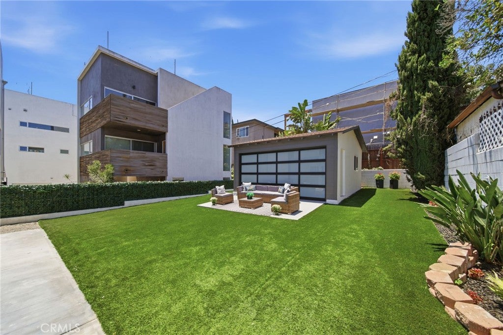 819 Rosemont