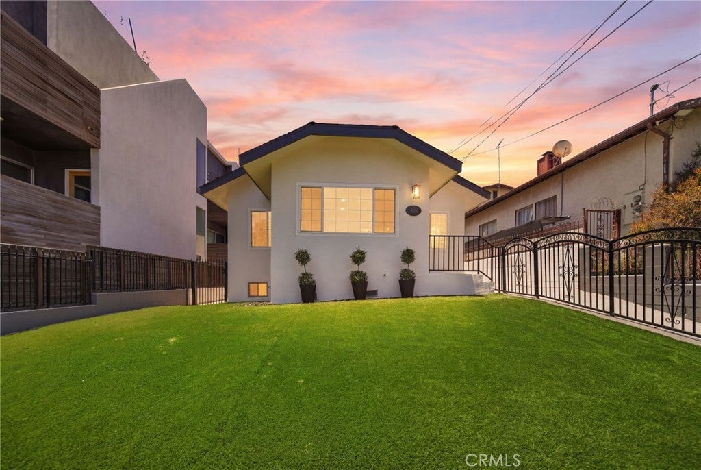 819 Rosemont AVE, Los Angeles CA 90026